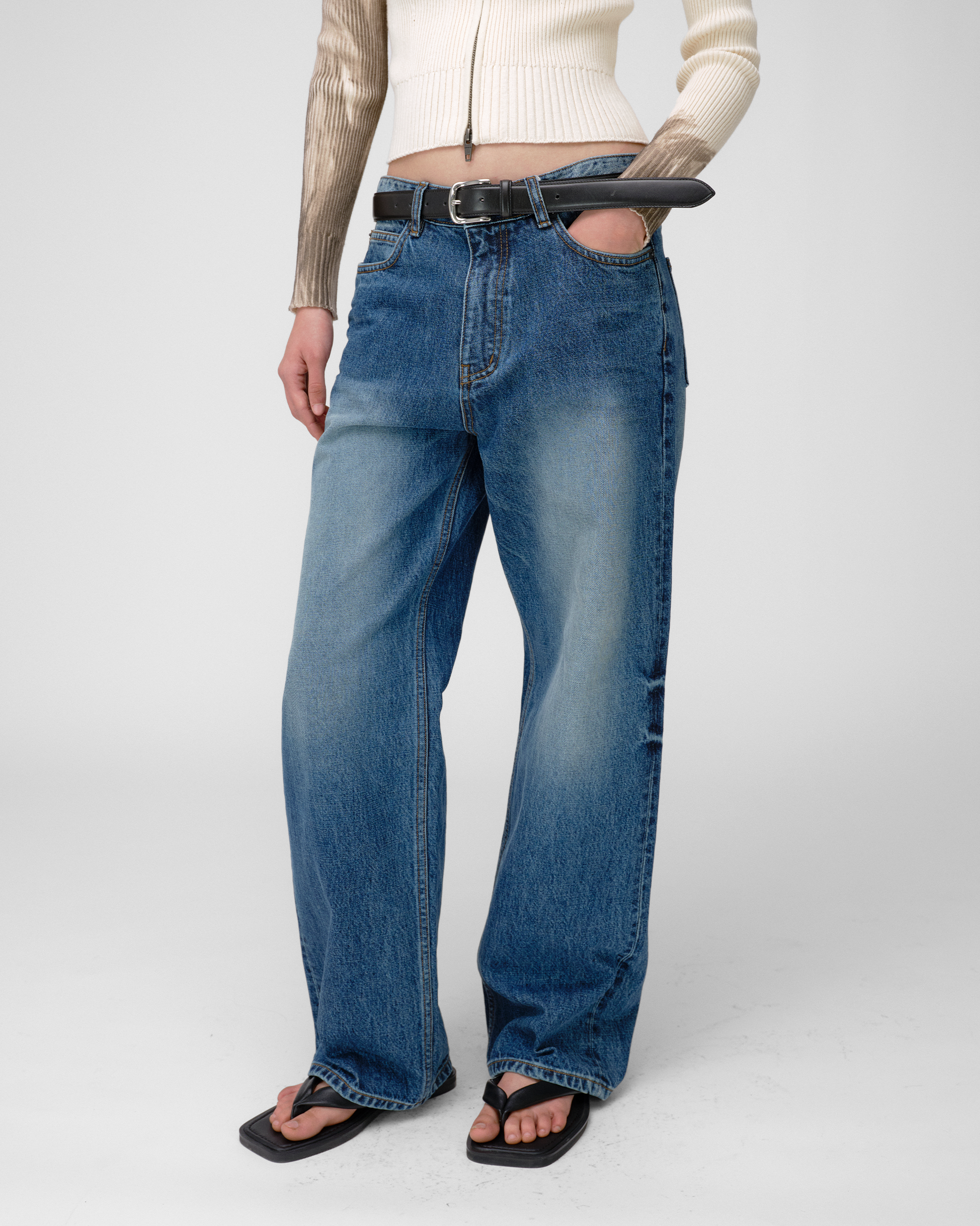 RELAXED FIT JEANS
