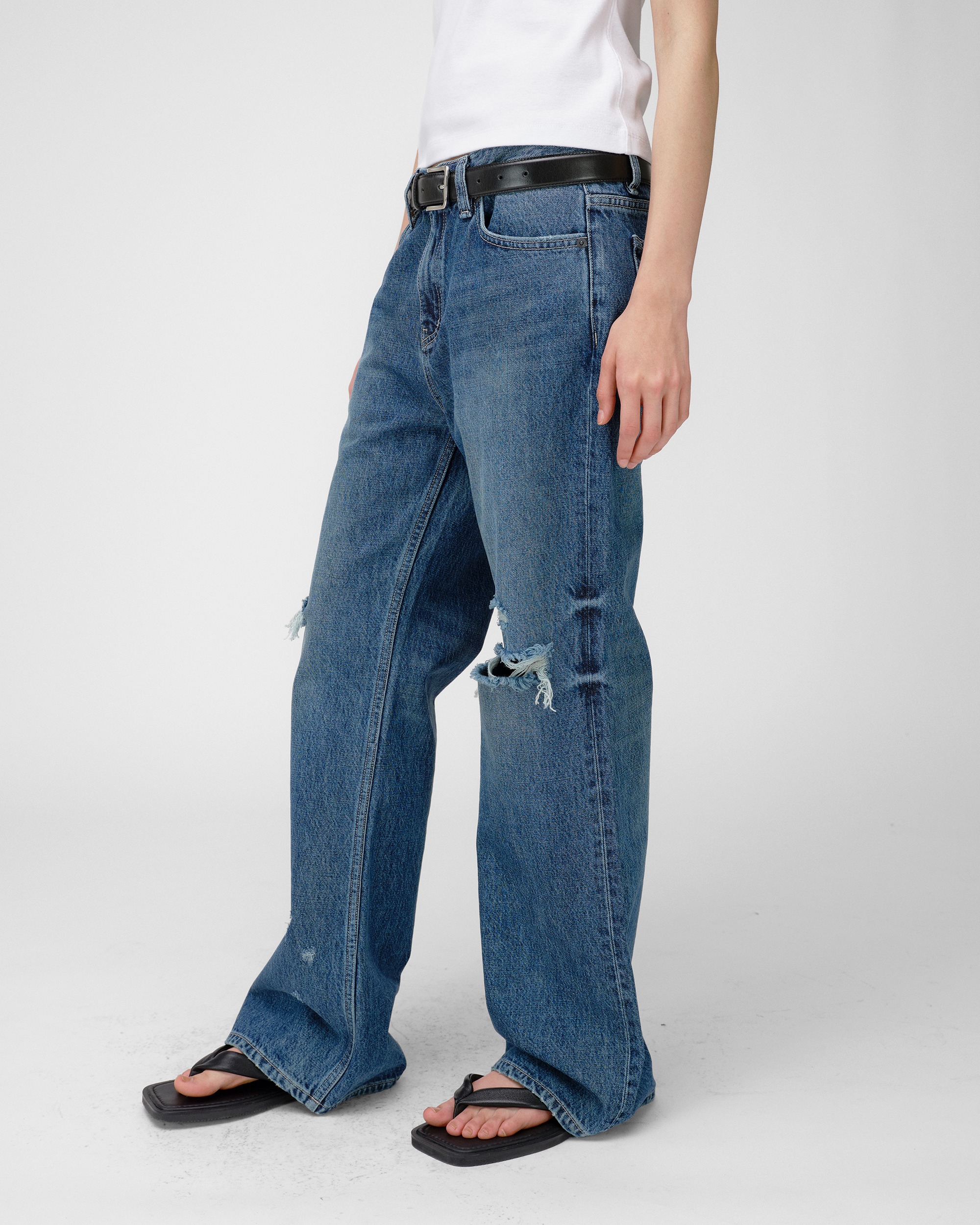 DAMAGED STRAIGHT JEANS