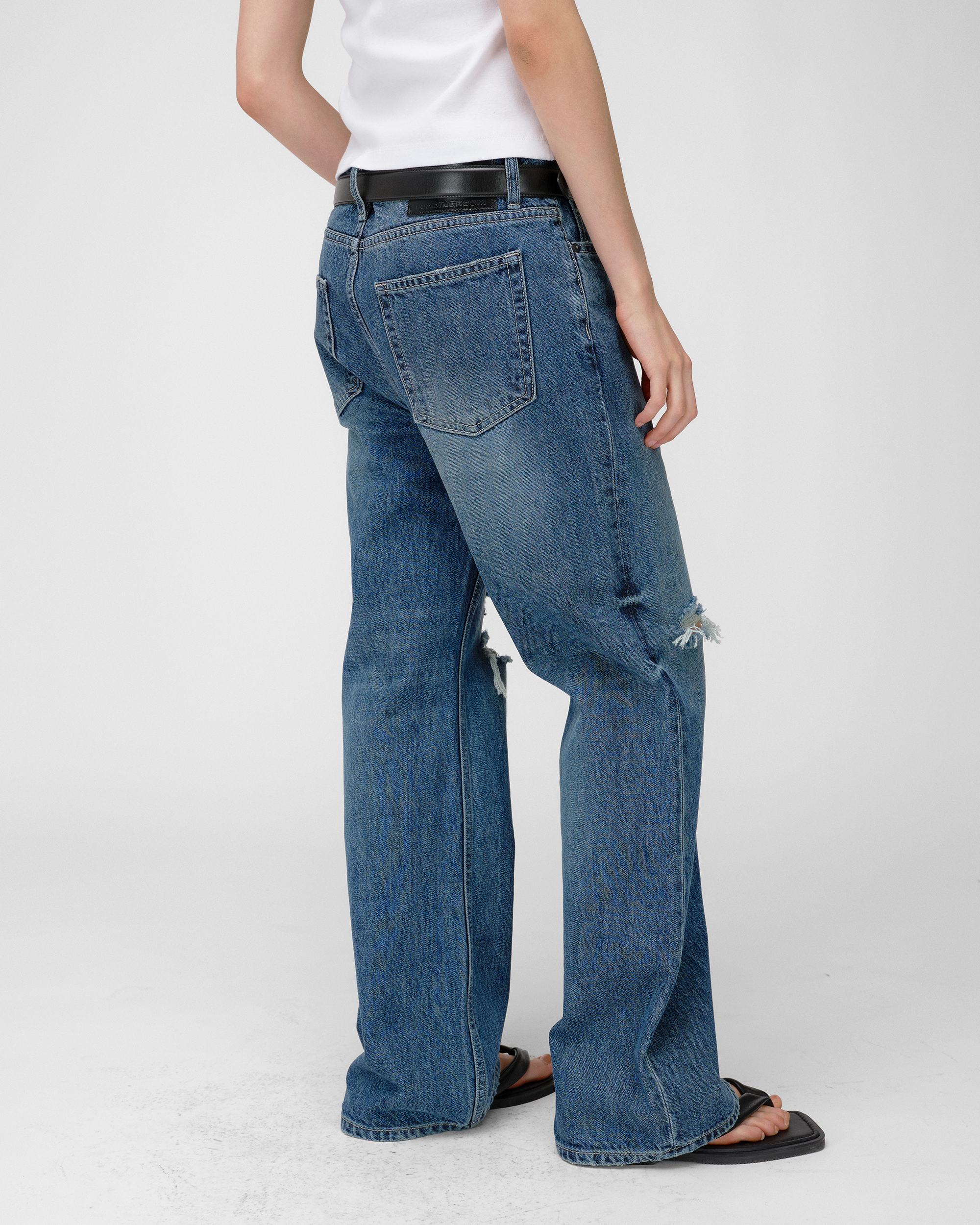 DAMAGED STRAIGHT JEANS