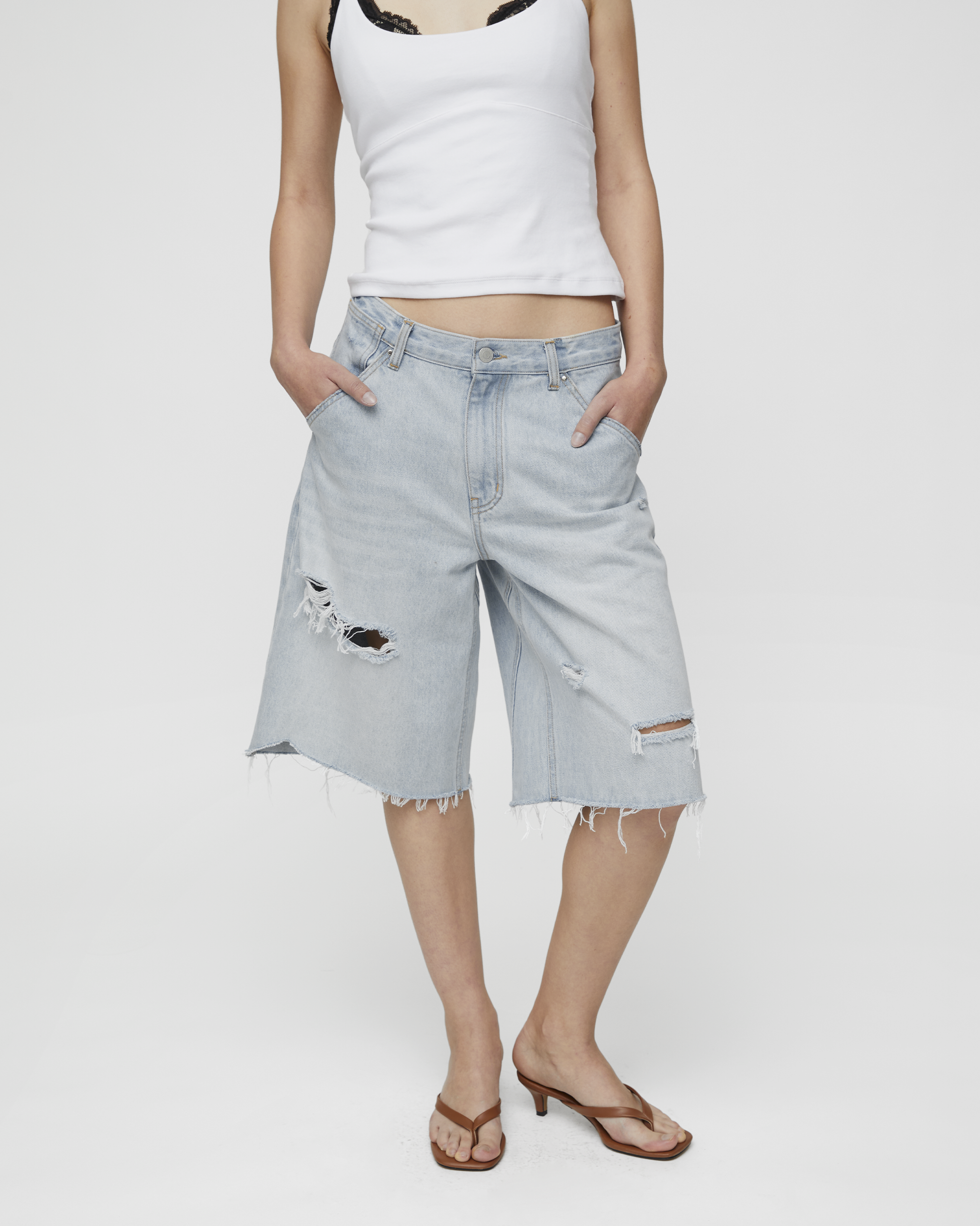 90's STUD DENIM SHORTS