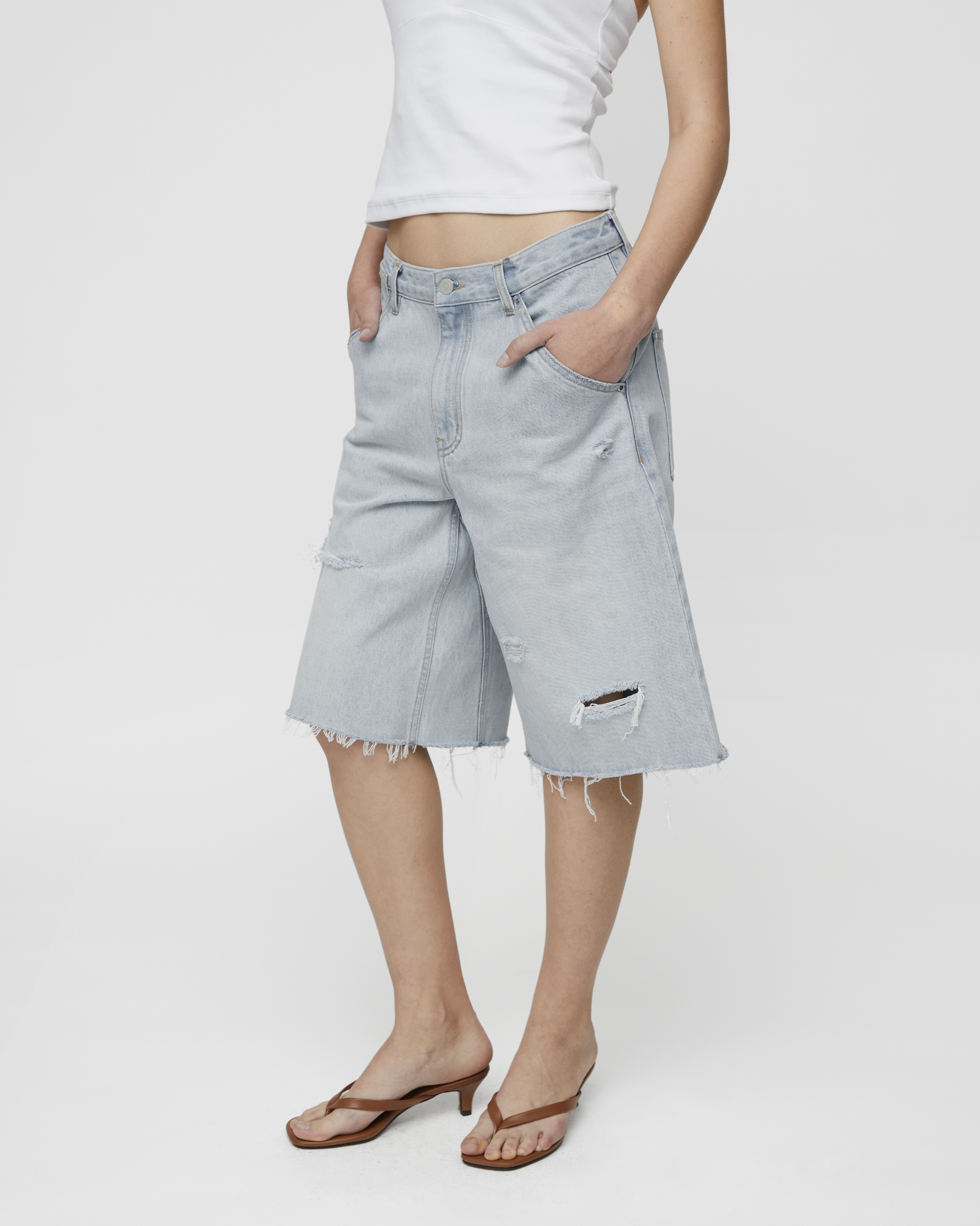 90's STUD DENIM SHORTS